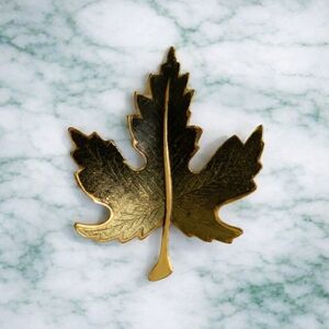 VINTAGE Maple Leaf Brooch Green Wood Inlay Gold Tone 2” Pin